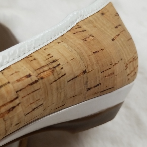 Liz Claiborne Tan & White Cork Flats - Picture 8 of 8